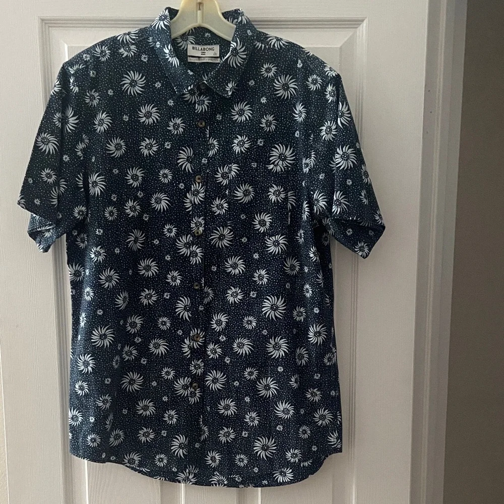 Billabong Blue and White Floral Men's Shirt